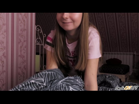 ❤️ 블론디는 그녀의 BFF를 깊이 빨아 먹고 그녀의 입에 정액을 가져옵니다. ❤️❌ 포르노 vk ko.shadbase-xxx.ru에서