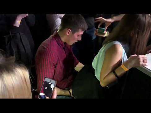 ❤️ 러시아 나이트 클럽에서 실제 섹스. 18 세 러시아 여자 항문과 질에 엿 에서 나이트 클럽 ❤️❌ 포르노 vk ko.shadbase-xxx.ru에서